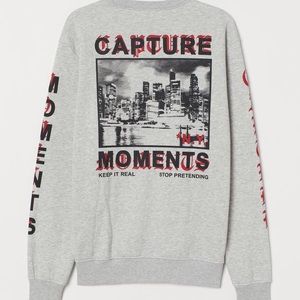 Divided crew neck sweater ‘Capture Moments’